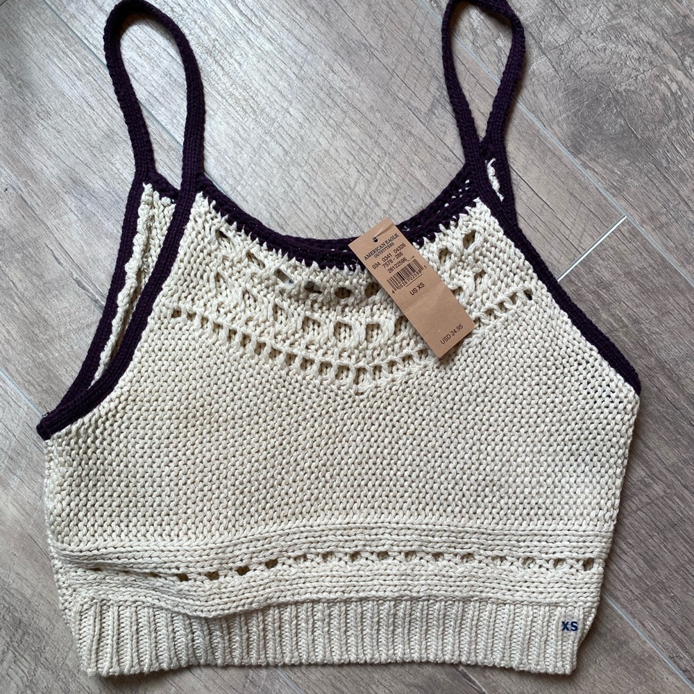 SOLD‼️ AE Crochet Crop Top